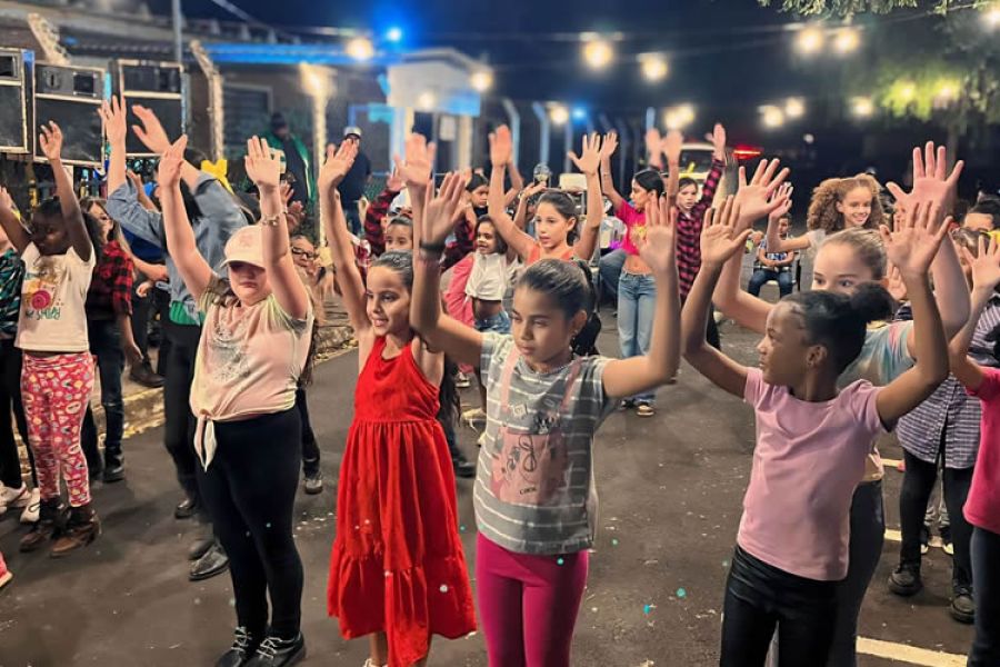 EMEB Maria Fernanda Lopes e CEMEI Ivete Vanice Silva realizaram a “Festa da Família”